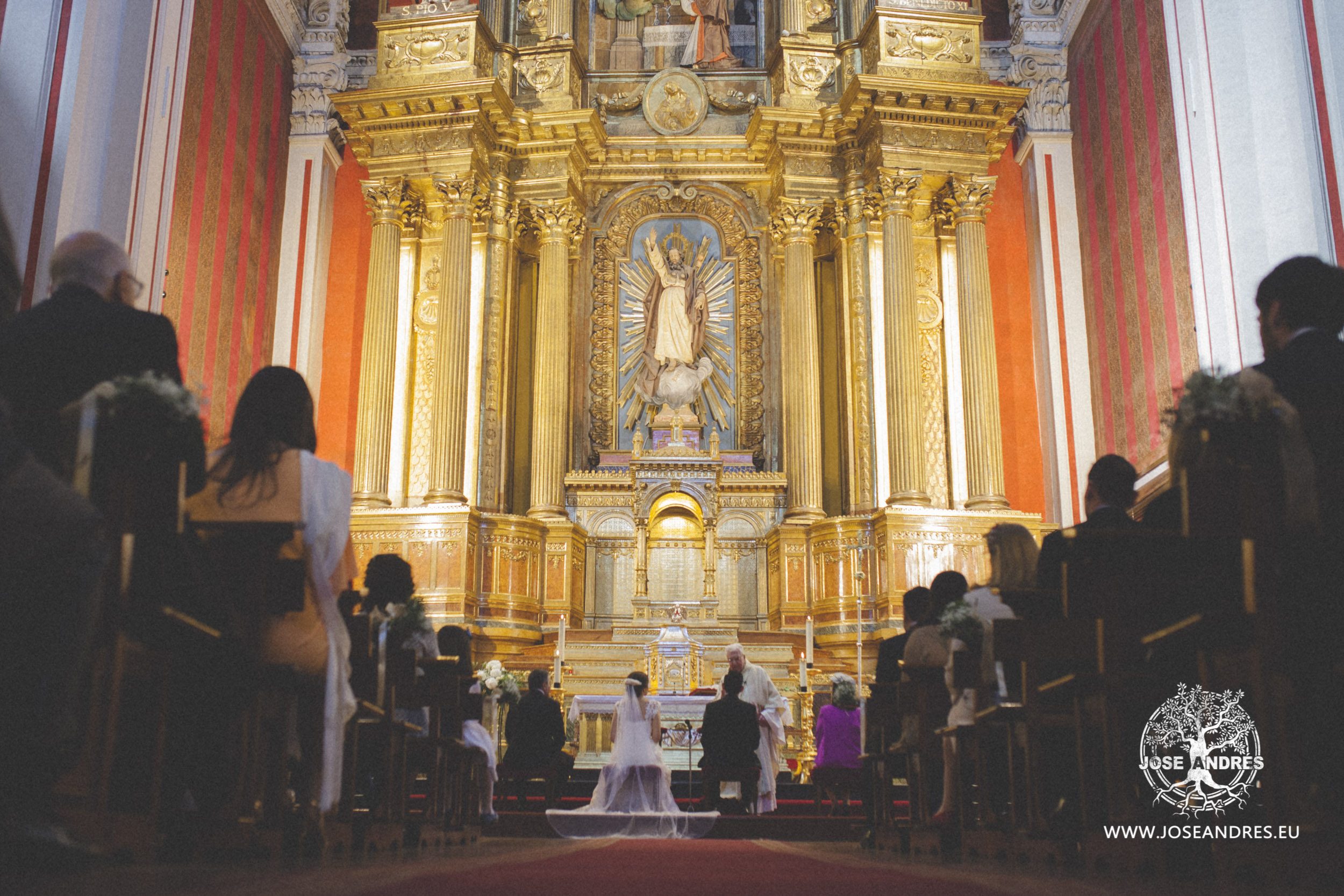 Boda en Soto de Bruil, ceremonia en Santiago el Mayor, Jose Andres fotografía y cine documental de bodas